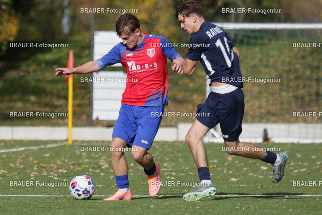 02.11.2025: A-Jugend-Niederrheinliga KFC Uerdingen - RSV Ratingen | Krefeld, Deutschland, 02.11.2025: Bartlomiej Gondek(KFC Uerdingen) im Kampf um den Ball während des A-Jugend Niederrheinliga Spiels zwischen KFC Uerdingen  - RSV Ratingen am 02.11. 2025 am Löschenhofweg in Krefeld, Deutschland. (Foto Ralph Görtz / Brauer-Fotoagentur)