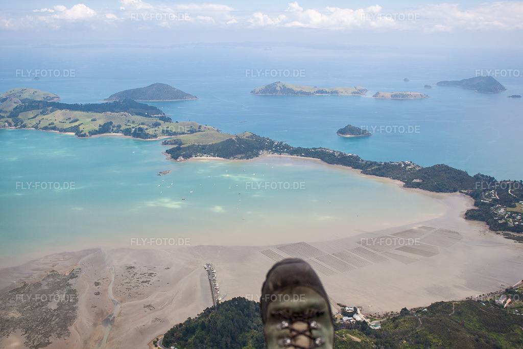 Luftbild: Ortsansicht in Coromandel im Bundesland Waikato in Neuseeland. Foto: IMG_55564.jpg vom 12.01.2013 durch Werner Riehm/FLY-FOTO.de