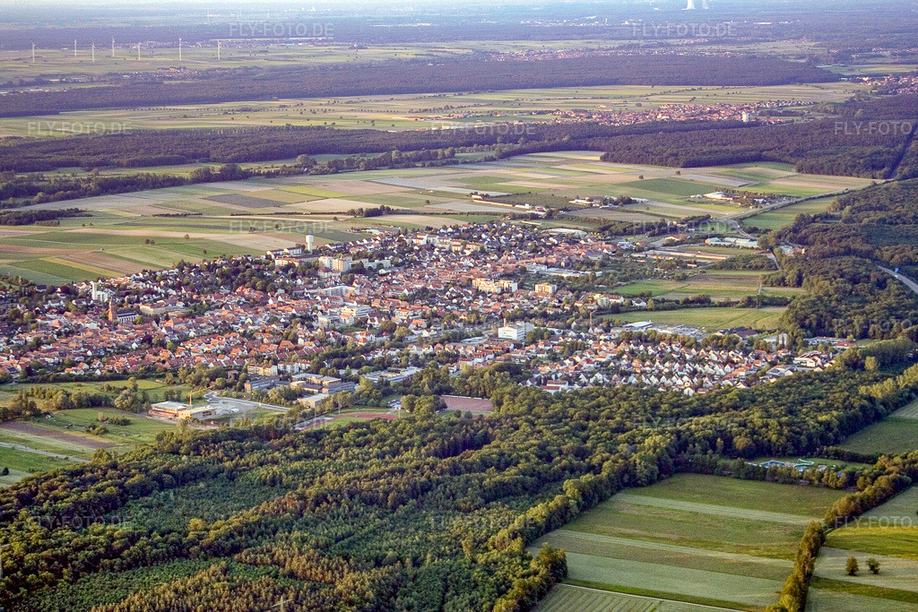 Luftbild: Stadtansicht von Südwesten in Kandel im Bundesland Rheinland-Pfalz in Deutschland. Foto: IMG_2595.jpg vom 08.06.2006 durch Werner Riehm/FLY-FOTO.de