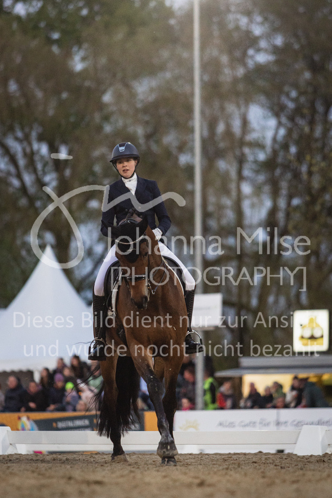 230429_Dressurfestival_S-Kür-338 | Deine schönsten Turniermomente als professionelle Fotos! Entdecke hochwertige Pferdesport-Fotografie im Online-Shop. Jetzt Fotos finden & bestellen!