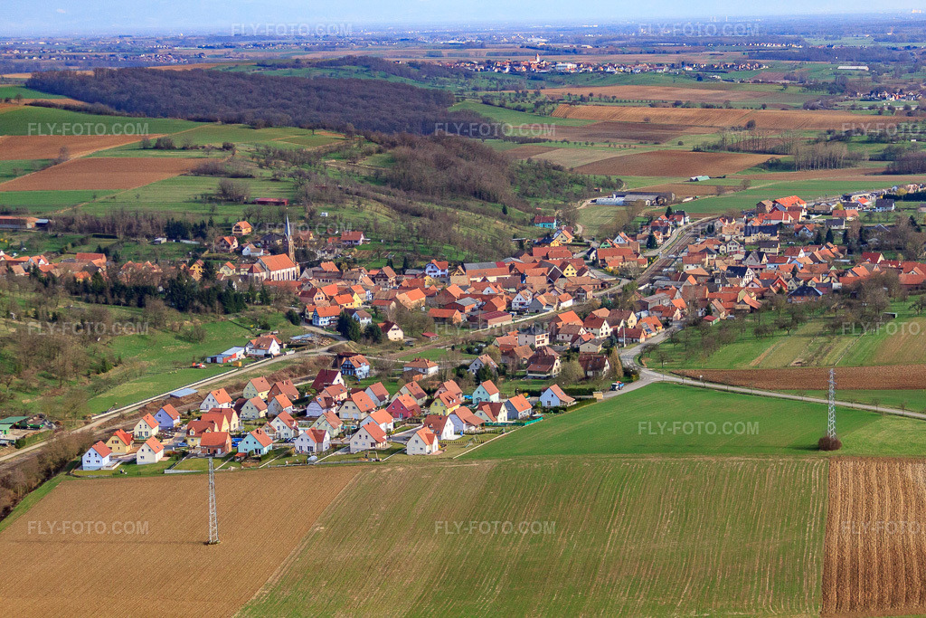 Aerial view: View of the town from the southwest in Schalkendorf in the state Bas-Rhin, France. – Photo: IMG_38618.jpg taken on 03/20/2011 by Werner Riehm/FLY-FOTO.com – Resolution of the original: 4752 x 3168 px