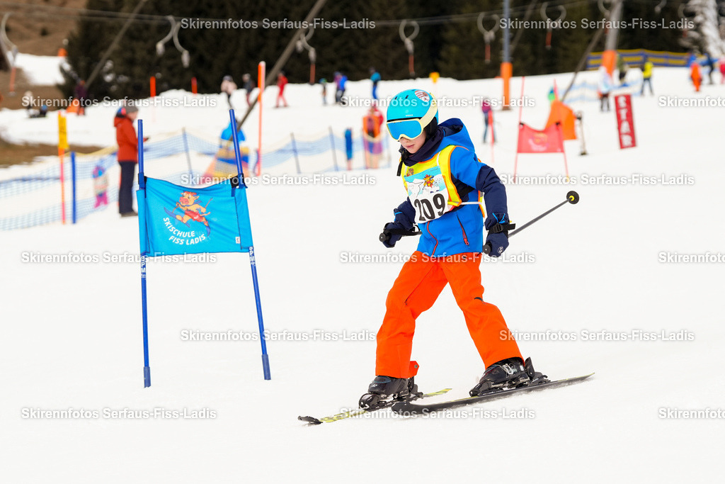 SRF_02.01.2026_0265 | Skirennfotos,Serfaus,Fiss,Ladis,Kinderskirennen,Winter,Tirol,Oberland,skirace,SFL,feelfree,weil wir's genießen,ski,Ski,skifahren,Sonnenplateau, - Realisiert mit Pictrs.com
