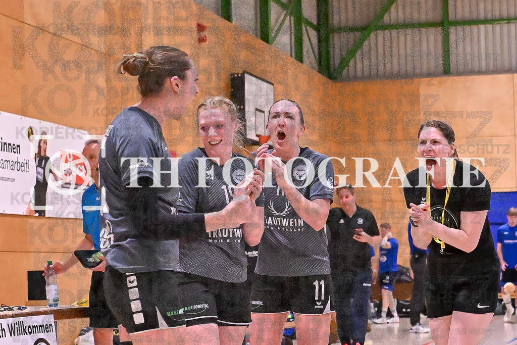GER, SG Maulburg/Steinen - HB Kinzigtal, Handball, Suedbadenliga, 22. Spieltag, Saison 2023/2024, 27.04.2024 | Freude bei HB Kinzigtal.

GER, SG Maulburg/Steinen - HB Kinzigtal, Handball, Suedbadenliga, 22. Spieltag, Saison 2023/2024, 27.04.2024

Foto: TH Fotografie/Thomas Hess