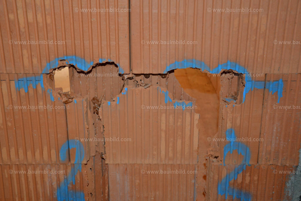 bib-lg17-elektroinstallation-0113 | Nach LV-Leistungsgruppen sortierte Detailfotos über den Bau eines Hauses. Alle Hausbau-Bilder direkt vom Urheber und Autor der Website Haus-Selber-Bauen.com