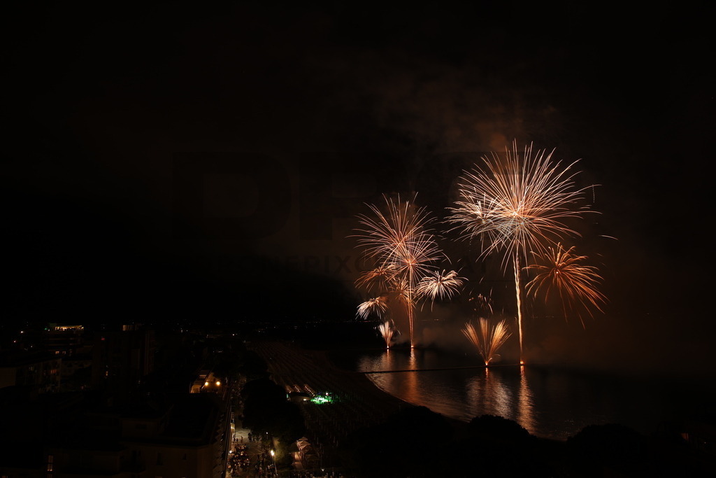 Ferragosto Fireworks in Grado, Italy | GRADO, ITALY, 15.AUG.26 - FIREWORKS - Ferragosto fireworks over the Adriatic Sea in Grado, Italy. Colorful fireworks light up the night sky above the beach, coastline and waterfront during the traditional summer celebration. - Realisiert mit Pictrs.com