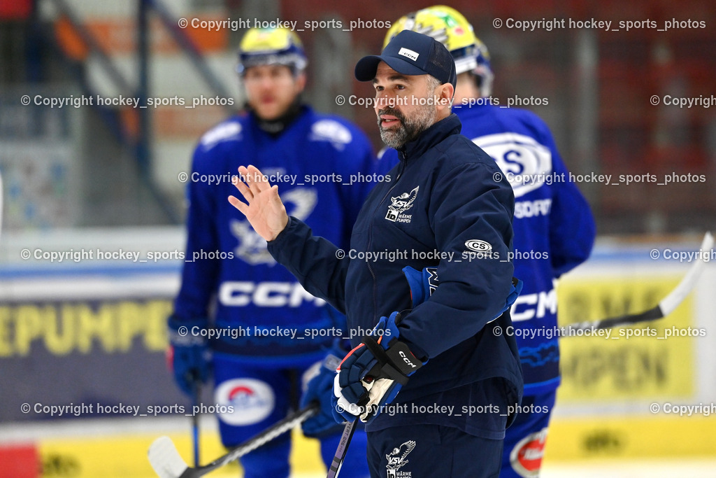 Eistrainig EC VSV mit Headcoach Pierre Allard | Eistrainig EC VSV mit Headcoach Pierre Allard, 1. Eistrainig EC VSV mit Headcoach Pierre Allard am 02.12.2025 in Villach (Stadthalle Villach), Austria, (Photo by Bernd Stefan)