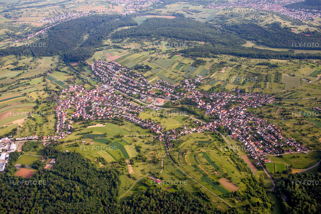 Ortsansicht von Süden | Luftbild: Ortsansicht von Süden im Ortsteil Gräfenhausen in Birkenfeld im Bundesland Baden-Württemberg in Deutschland. Foto: IMG_079866.jpg vom 31.05.2015 durch Werner Riehm/FLY-FOTO.de - Realisiert mit Pictrs.com