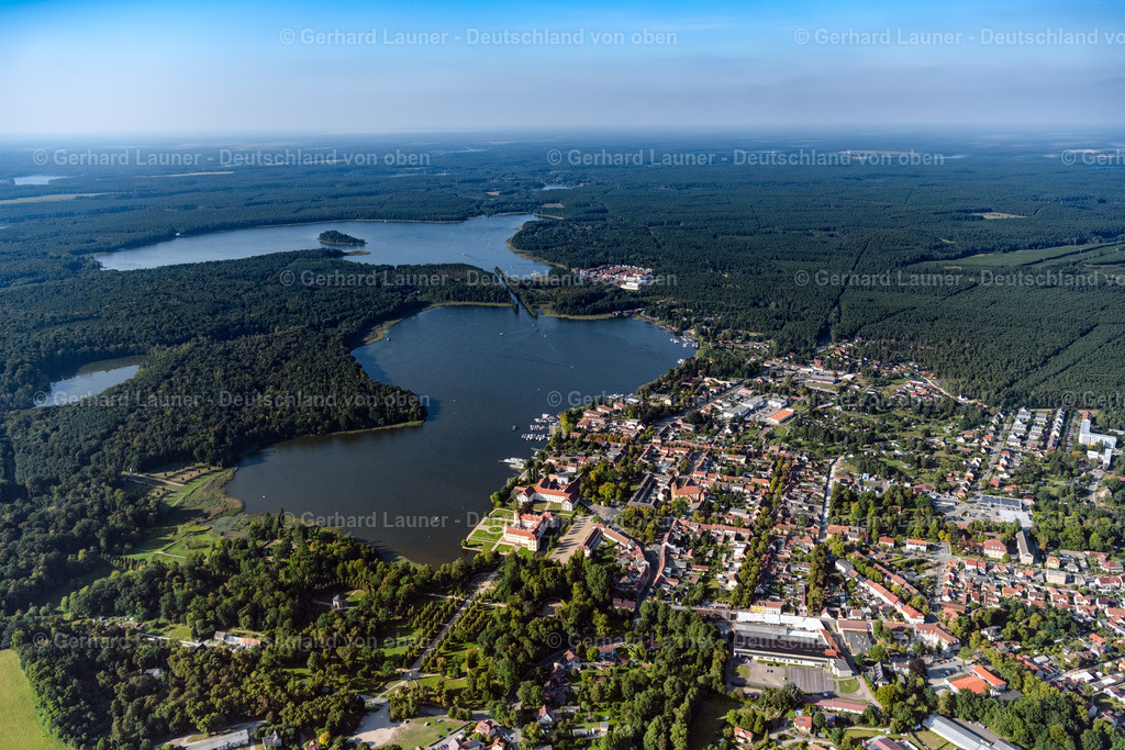 4062420 | RHEINSBERG 08.09.2021 Stadtansicht des Innenstadtbereiches an den Uferbereichen des Grienericksee in Rheinsberg im Bundesland Brandenburg, Deutschland. // City view of the downtown area on the shore areas of Grienericksee in Rheinsberg in the state Brandenburg, Germany. Foto: Gerhard Launer