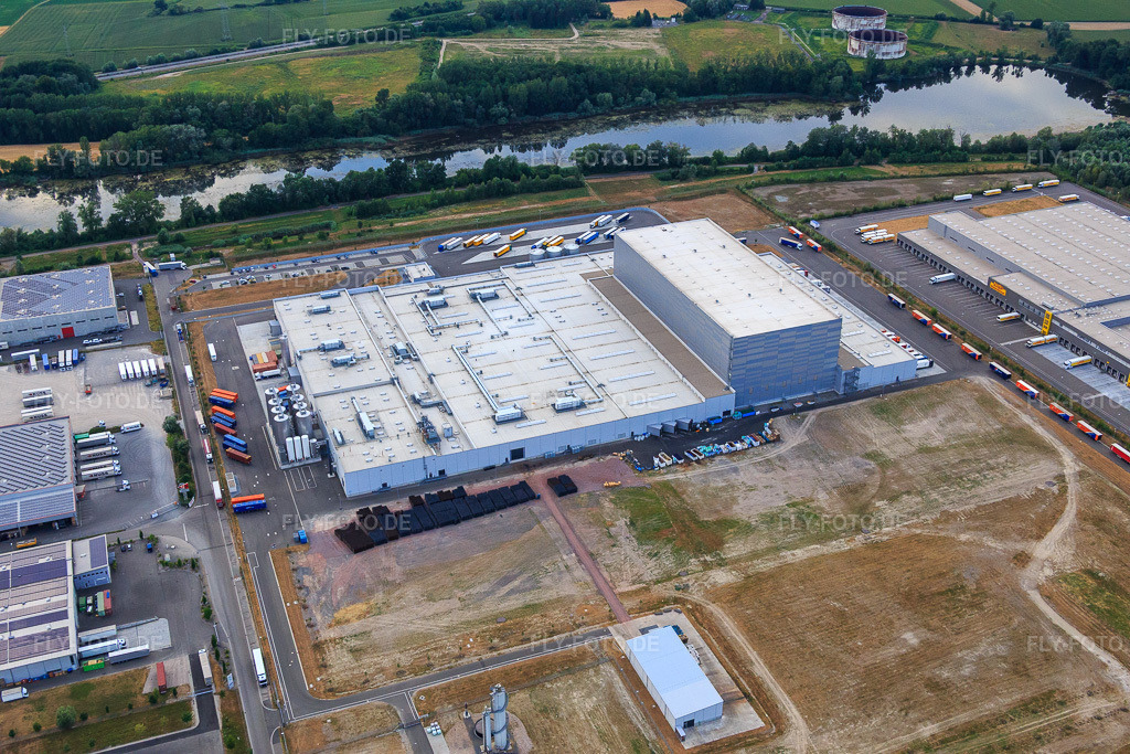 Luftbild: Pfälzer Erfrischungsgetränke GmbH in Wörth am Rhein im Bundesland Rheinland-Pfalz in Deutschland. Foto: IMG_083746.jpg vom 24.07.2015 durch Werner Riehm/FLY-FOTO.deMEG Gruppe - MEG Gruppe