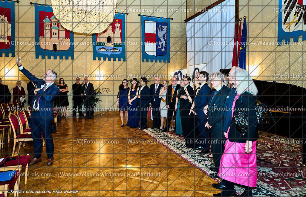 ALP3737_CHOPIN-Gesellschaft_Jubilaeum_Selfie-Jaeger | (C)FotoLois.com, Alois Spandl, Festveranstaltung '70 Jahre internationale CHOPIN-Gesellschaft in Wien' mit Einladung durch den Bürgermeister der Bundeshauptstadt Wien, Dr. Michael Ludwig (vertreten durch Mag. Thomas Reindl), Wappensaal des Wiener Rathauses, Sa 29. Oktober 2022.