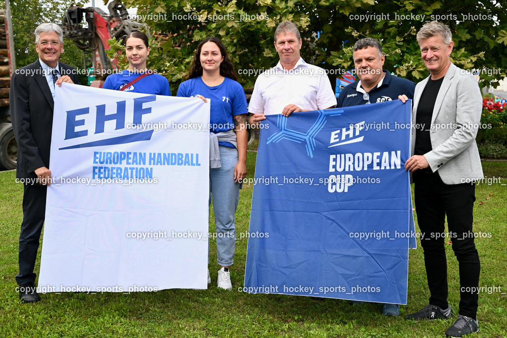 Pressekonferenz Ferlach Damen Handball | Kärntner Landeshauptmann Kaiser Peter, Marksteiner Adriana Spielerin SC Ferlach Damen, Voncina Luna Spielerin SC Ferlach Damen, Obmann SC Ferlach Perkounig Walter, Assistentcoach SC Ferlach Damen Buchbauer Wolfgang, Landessportdirektor Kärnten Arno Arthofer,  Pressekonferenz Ferlach Damen Handball, PK SC Ferlach Damen Europa Cup  am 15.09.2023 in Ferlach (Cafe Peterlin), Austria, (Photo by Bernd Stefan)