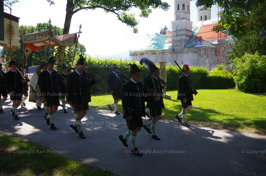 IMGP6630 | fotografiert von Axel PollmannLeonhardi Wallfahrt Benediktbeuern und Murnau, Fronleichnam, Fasching, Landschaft im Loisachtal und Benediktbeuern  - Realisiert mit Pictrs.com