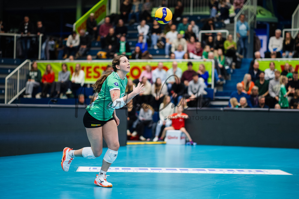 Volleyball, 1. Bundesliga Frauen, Hauptrunde, 8. Spieltag, Saison 2025/2026: USC Münster - Dresdner SC | 1. Bundesliga Frauen, Hauptrunde, 8. Spieltag, Saison 2025/2026, USC Münster empfängt Dresdner SC in der Sporthalle Berg Fidel in Münster. Foto: sportfotografie.ms | Markus Paletta - Realisiert mit Pictrs.com