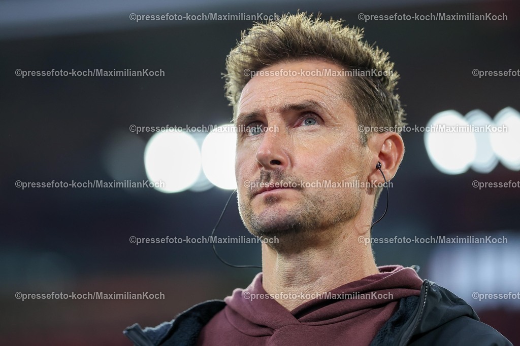 F9503102501010 | 03.10.2025, Fußball, Fortuna Düsseldorf - 1.FC Nürnberg, 2. Fußball Bundesliga, Merkur Spiel-Arena, Saison 2025 2026: Cheftrainer Miroslav Klose (1FC Nuernberg #hc)  DFB regulations prohibit any use of photographs as image sequences and or quasi-video.