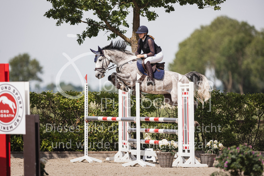 250622_Lemwerder_L-Spr-603 | Deine schönsten Turniermomente als professionelle Fotos! Entdecke hochwertige Pferdesport-Fotografie im Online-Shop. Jetzt Fotos finden & bestellen!