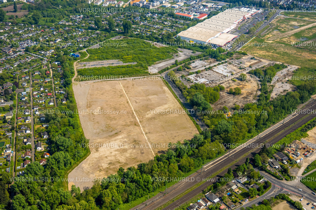 Duesseldorf240501047 | Luftbild, Glasmacherviertel, historische Sehenswürdigkeit, Baustelle mit Neubau für grünes und urbanes Quartier, ehemals Gerresheimer Glashütte, Gerresheim, Düsseldorf, Rheinland, Nordrhein-Westfalen, Deutschland