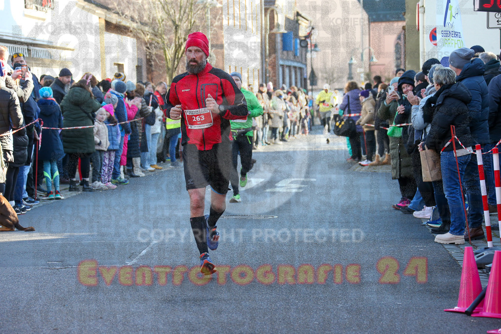 241201_1229_EX1_2322 | Sportfotografie im Rhein-Sieg Kreis, Köln, Bonn, NRW, Rheinland Pfalz, Hessen, etc. Unser Tätigkeitsfeld umfasst den Laufsport vom Volkslauf über den Marathon, Duathlon, Triathon bis zum Ultralauf wie Kölnpfad Ultra oder Schindertrail.