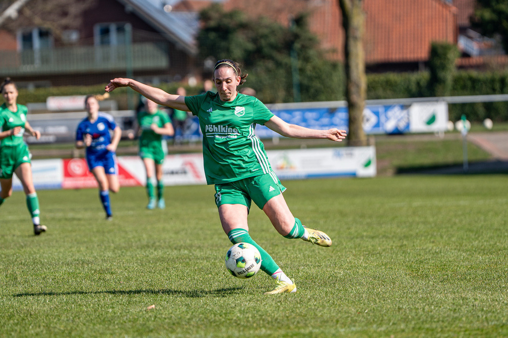 Fußball I Frauen I Saison 2025-2026 I Oberliga Niedersachsen I 17. Spieltag I TuS Lutten - BW Hollage I 12874 | jns.sportfotos - Realisiert mit Pictrs.com