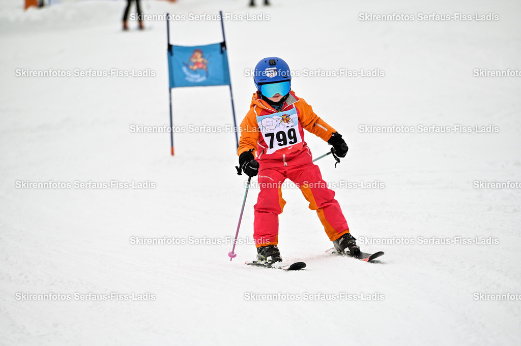 SRF_20.02.2026_0968 | Skirennfotos,Serfaus,Fiss,Ladis,Kinderskirennen,Winter,Tirol,Oberland,skirace,SFL,feelfree,weil wir's genießen,ski,Ski,skifahren,Sonnenplateau, - Realisiert mit Pictrs.com