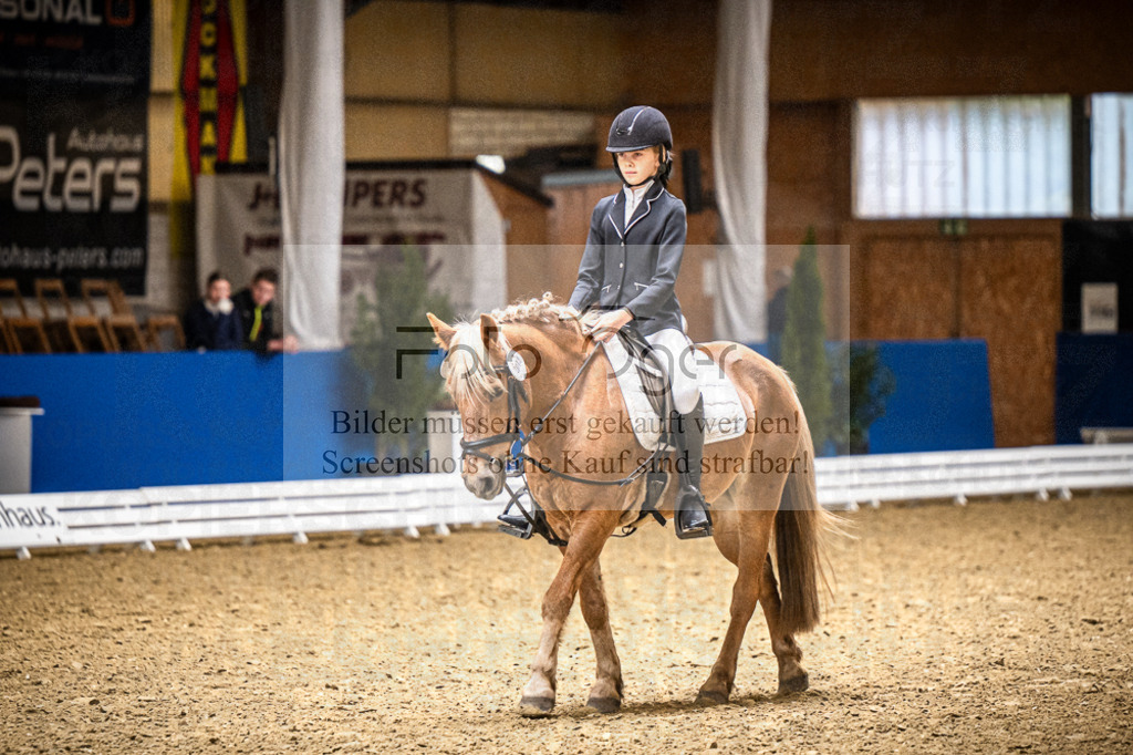 DOS_1835 | Entdecke hochwertige Reitturnierfotos von Foto Oger. Professionell, emotional und authentisch – jetzt Lieblingsmomente im Shop bestellen.Deutschlandweite Turnierfotografie. - Realisiert mit Pictrs.com