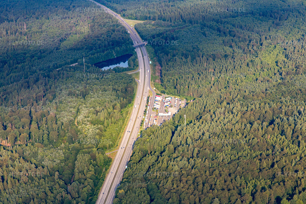 Luftbild: Aral Raststätte Waldmohr an der A6 im Ortsteil Eichelscheiderhof in Waldmohr im Bundesland Rheinland-Pfalz in Deutschland. Foto: IMG_091932.jpg vom 16.07.2016 durch Werner Riehm/FLY-FOTO.de