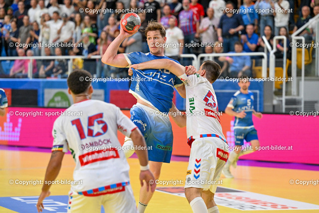 AUT, HLA, HC Linz AG vs Fivers WAT Margareten | 21.05.2024, Sporthauptschule Linz-Kleinmuenchen, AUT, HLA, HC Linz AG vs Fivers WAT Margareten, im Bild Lucijan Fizuleto (Linz) vs Florentin Dvorak (WAT Fivers), Eric Damboeck (WAT Fivers)


// HLA, Handball Liga Austria Match between HC Linz AG vs Fivers WAT Margareten in Linz, Austria on 2024/05/21