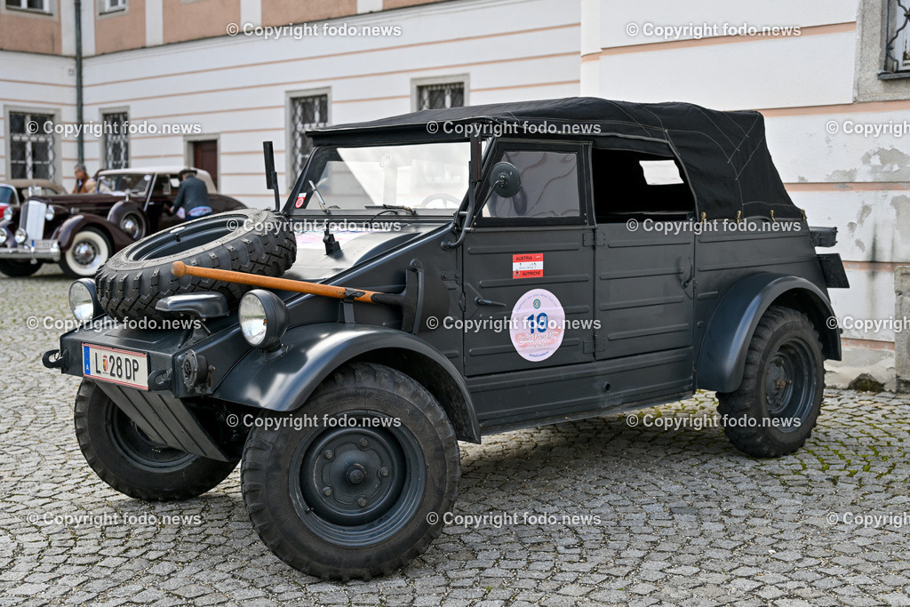 Frauen fuer Frauen_ Charity Oldtimerfahrt_ 04.10.2025-17 | 04.10.2025, Linz, AUT, Oldtimer Charity im Bild Frauen fuer Frauen Oldtimerfahrt, Teilnehmer©Harald Dostal / fodo.media