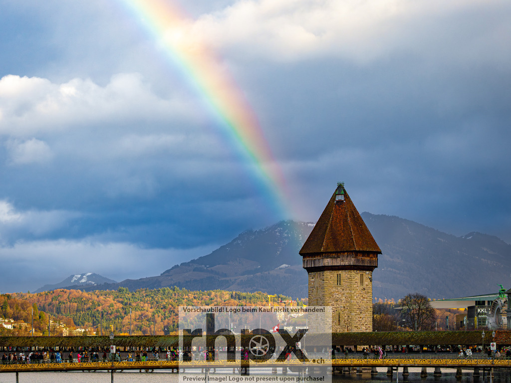 Regenbogen nach Fritschi-Umzug 2026 | Stimmungsvolle Fotokunst aus Luzern. Erlebe den Pilatus, den See und die Stadt Luzern in exklusiven Aufnahmen in der Fotogalerie & Shop. - Realisiert mit Pictrs.com