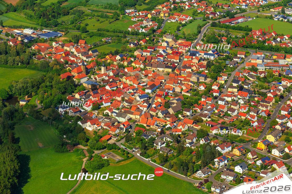 Die Luftaufnahme der Stadt Rattelsdorf wurde vom UL-Flugzeug heraus erstellt ( keine Drohne )- hohe Auflösung für beste Qualität