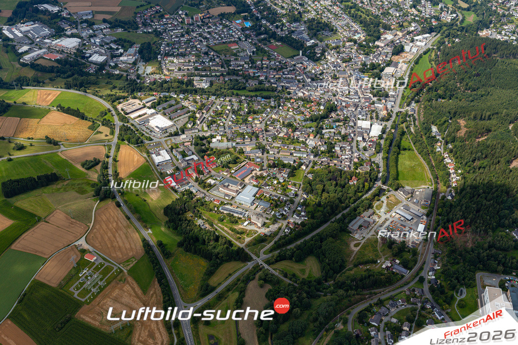 Das Luftbild der Stadt Naila wurde 2021 vom Flugzeug heraus erstellt (keine Drohne) Aufnahmehöhe ca.450 Meter- hohe Bildauflösung und Druck-Qualität garantiert!