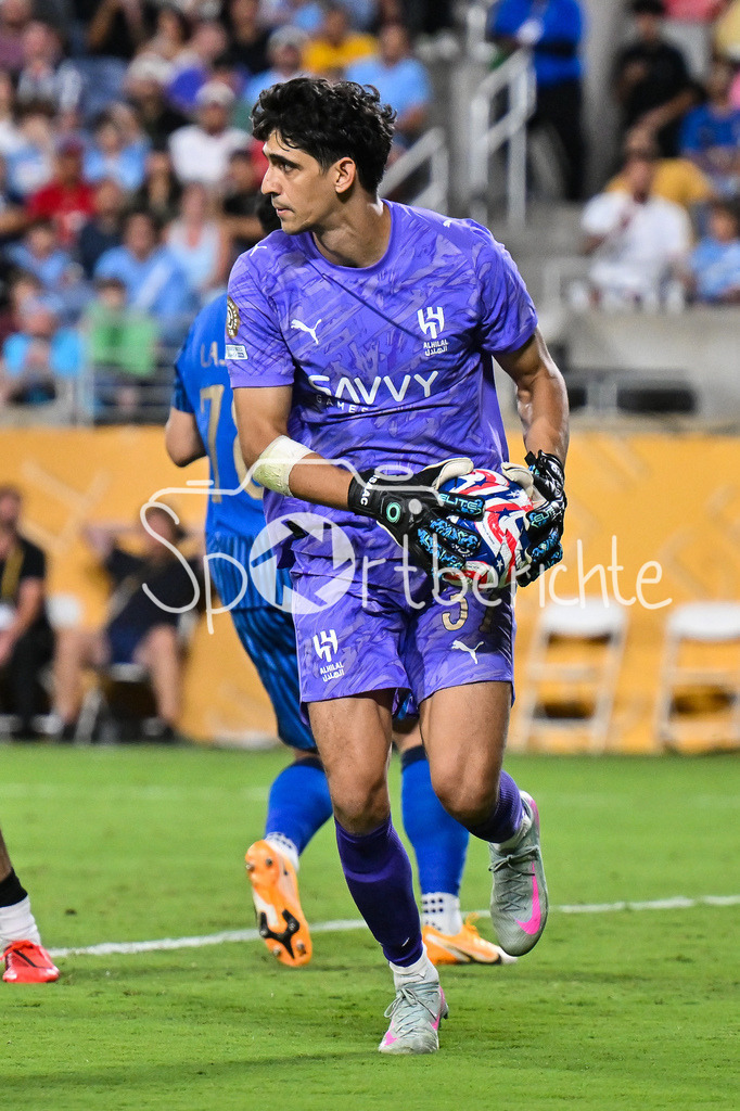 Manchester City - Al-Hilal SFC | am Ball Yassine BOUNOU (Al-Hilal 37) / Einzelfoto / Freisteller / FIFA Club World Cup: Manchester City - Al-Hilal SFC, Camping World Stadium am 30.06.2025 / NOT FOR SALE IN USA