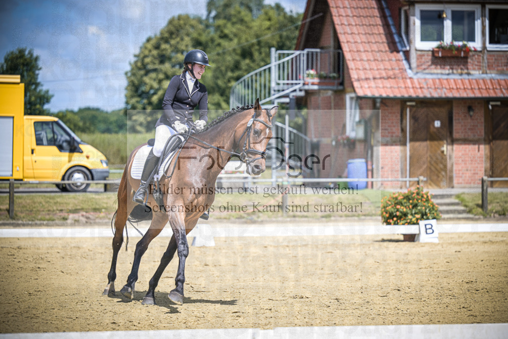 DOS_1005 | Entdecke hochwertige Reitturnierfotos von Foto Oger. Professionell, emotional und authentisch – jetzt Lieblingsmomente im Shop bestellen.Deutschlandweite Turnierfotografie. - Realisiert mit Pictrs.com