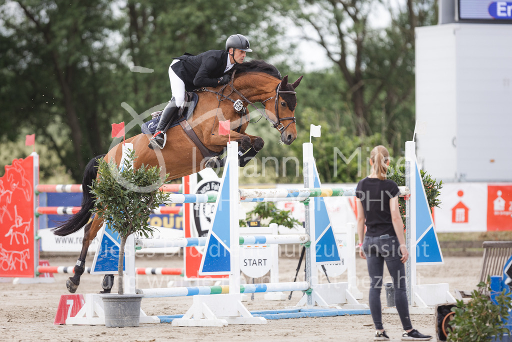 220611_LüPfSpTa_M2-Spr-442 | Lützower Pferdesporttage
Springprüfung Kl. M**
11.06.2022