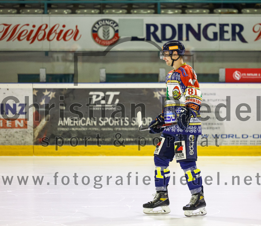 2022-12-09_088_TSV_Erding_gegen_EHC_Waldkraiburg | Erding, Deutschland, 09.12.2022:
Eishockey, Bayernliga 2022 / 2023, 19. Spieltag, TSV Erding gegen EHC Waldkraiburg, Endergebnis: 9:2

Michael Cejka (EHC Waldkraiburg, #81)

Foto: Christian Riedel / fotografie-riedel.net