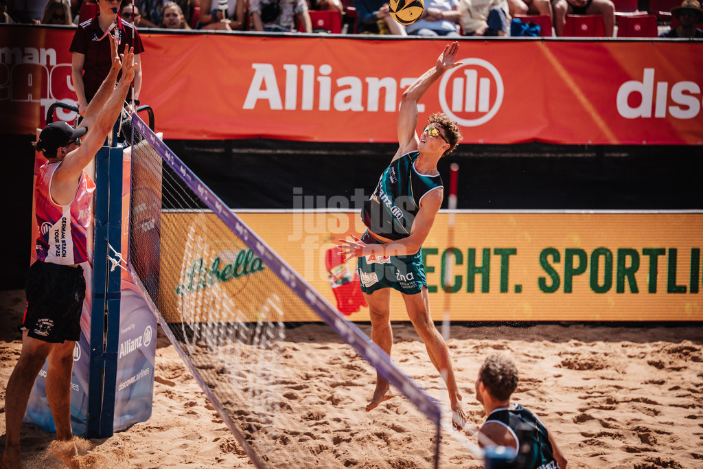 Beachvolleyball | Männer | Allianz German Beach Tour 2025 | Tourstop München | 12.07.2025 | Hennes Nissen beim Angriff