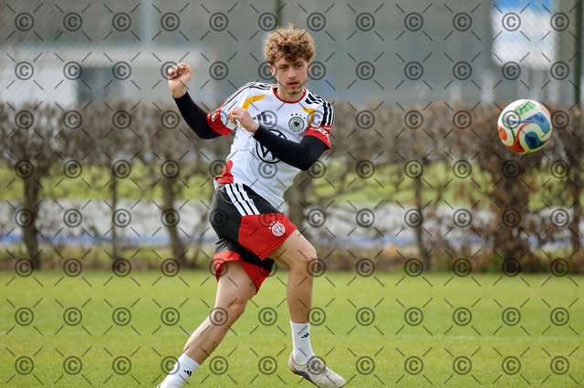 RGE_8625b | Deutsche Nationalmannschaft U-20, Herren, Training auf dem Gebhardt-Platz, im Bild Maurice Krattenmacher ( Hertha BSC ),  24.03. 2026, Fotograf: Ralf Gebhardt - Realisiert mit Pictrs.com
