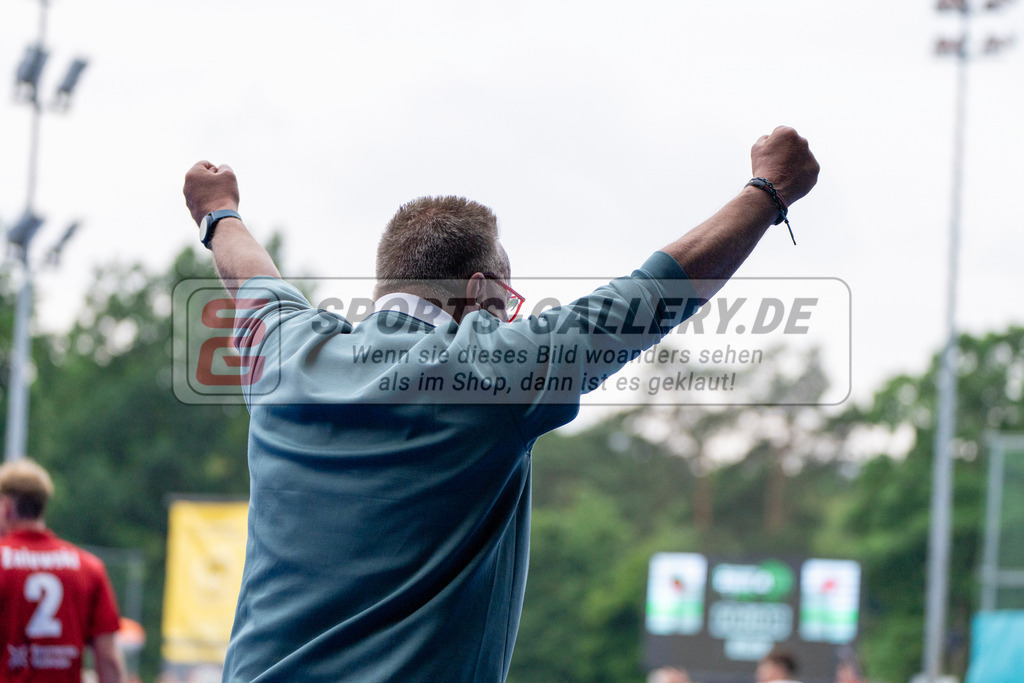 Final4_20250601-1510-HK108684 | Krefeld, Deutschland, 01.06.2025:  Feldhockey Final4 2025 – „Deutsche Feldhockey-Meisterschaften 2025“ Crefelder HTC - Rot-Weiss Köln (Finale Herren) im Gerd-Wellen-Hockeyanlage am 01.06.2025 in Krefeld, Deutschland. (Foto von Kramhöller/Fehrmann/Kaste)Krefeld, Germany, 01.06.2025: Feldhockey Final4 2025 – „Deutsche Feldhockey-Meisterschaften 2025“ Harvestehuder HTC - Düsseldorfer HC (Finale Damen) in Gerd-Wellen-Hockeyanlage at 01.06.2025 in Krefeld, Deutschland. (Foto from Kramhöller/Fehrmann/Kaste)