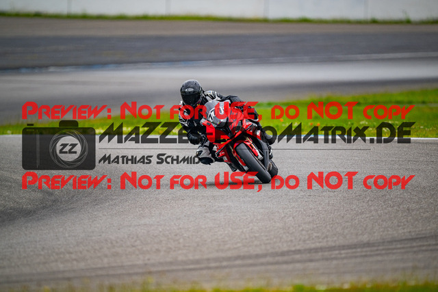 MaZZes_FotoMatrix_240701_6007705_8822 | WEISS