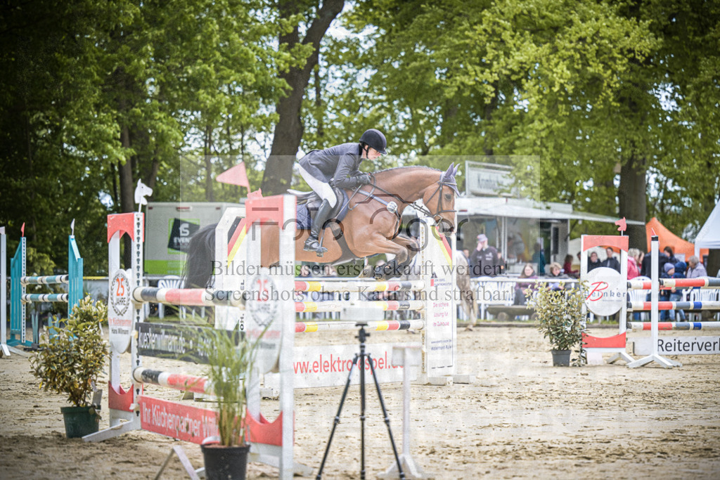 DOS_7212 | Entdecke hochwertige Reitturnierfotos von Foto Oger. Professionell, emotional und authentisch – jetzt Lieblingsmomente im Shop bestellen.Deutschlandweite Turnierfotografie. - Realisiert mit Pictrs.com