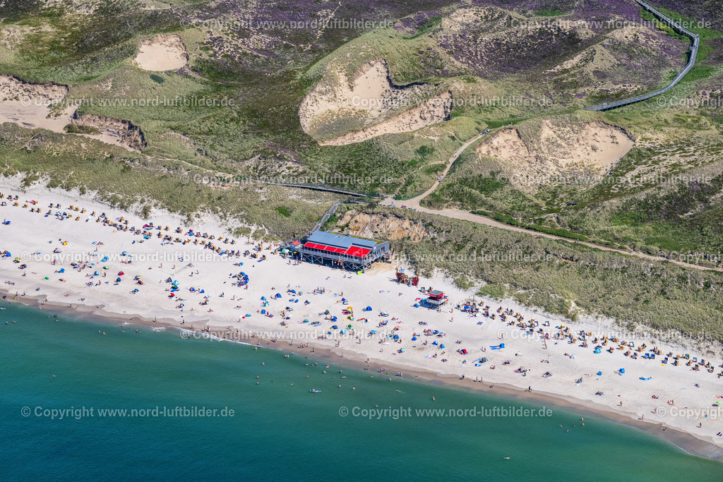 Sylt_Wenningstedt_Strandgaststätte_Onkel_Johnny_ELS_6343130825 | WENNINGSTEDT (SYLT) 13.08.2025 Gebäude des Restaurant " Onkel Johnny's Strandwirtschaft " in Wenningstedt (Sylt) auf der Insel Sylt im Bundesland Schleswig-Holstein, Deutschland. // Building of the restaurant " Onkel JohnnyA?s Strandwirtschaft " in Wenningstedt (Sylt) at the island Sylt in the state Schleswig-Holstein, Germany. Foto: Martin Elsen