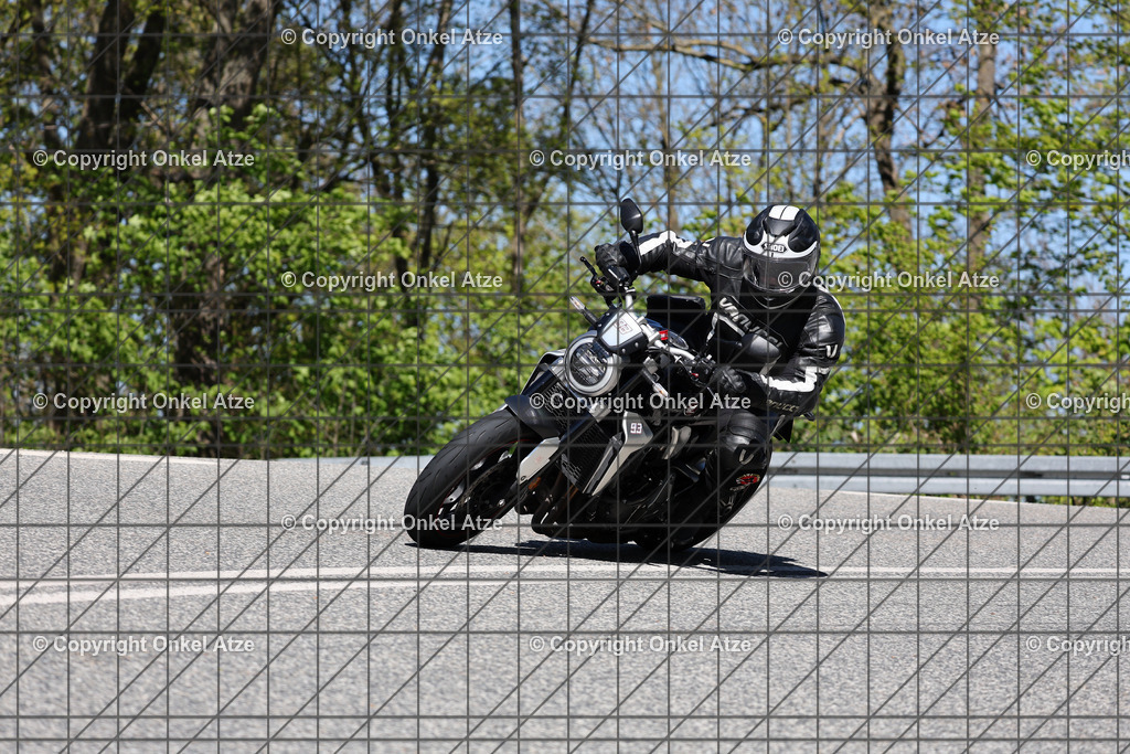 IMG_7203 | Fotograf am Kyffhäuser. Onkel Atze. Kyffhäuser Rennstrecke. Café36. Motorsportfotografie. - Realisiert mit Pictrs.com