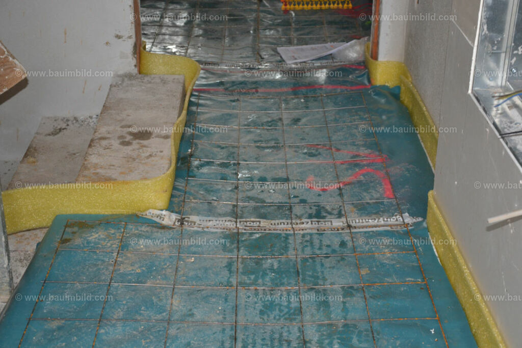 bib-lg19-fussbodenaufbau-0148 | Nach LV-Leistungsgruppen sortierte Detailfotos über den Bau eines Hauses. Alle Hausbau-Bilder direkt vom Urheber und Autor der Website Haus-Selber-Bauen.com