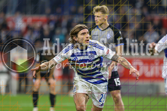 MSV Duisburg vs SV Waldhof Mannheim - 3. Liga | Duisburg, Deutschland, 07.11.25:   Joshua Bitter (MSV Duisburg) Torjubel, jubelt nach seinem Treffer zum 2 waehrend des Spiels der 3. Liga MSV Duisburg vs SV Waldhof Mannheim in der schauinsland-reisen-arena(Foto von Brauer-Fotoagentur / Adrian Schlueter)