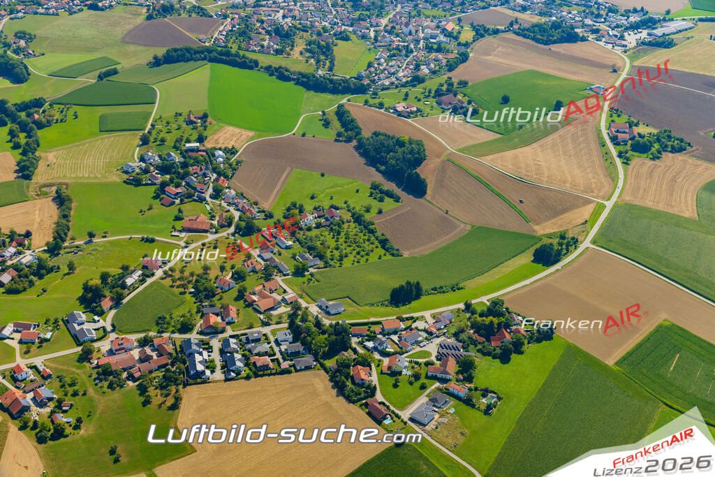 Luftaufnahme Kurzeichet Neuburg am Inn - Die Luftaufnahme wurde 2025 vom UL-Flugzeug heraus erstellt ( keine Drohne ) - Hochauflösende Luftaufnahme - für professionelle Ausdrucke geeignet. Die Geschenkidee !Mit Lizenz und Bildrechte bestellbar