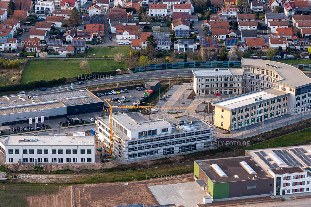 Porsche Zentrum Landau; Gewerbepark am Messegelände http://www.porsche-landau.de/ http://www.gewerbepark-am-messegelaende.de/ | Luftbild: Porsche Zentrum Landau; Gewerbepark am Messegelände http://www.porsche-landau.de/ http://www.gewerbepark-am-messegelaende.de/ im Ortsteil Queichheim in Landau im Bundesland Rheinland-Pfalz in Deutschland. Foto: IMG_131074.jpg vom 28.03.2022 durch ©2025 Werner Riehm fly-foto.de/copyright - Realisiert mit Pictrs.com