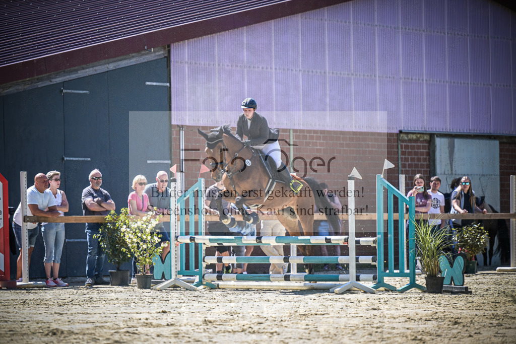 DOS_0884 | Entdecke hochwertige Reitturnierfotos von Foto Oger. Professionell, emotional und authentisch – jetzt Lieblingsmomente im Shop bestellen.Deutschlandweite Turnierfotografie. - Realisiert mit Pictrs.com