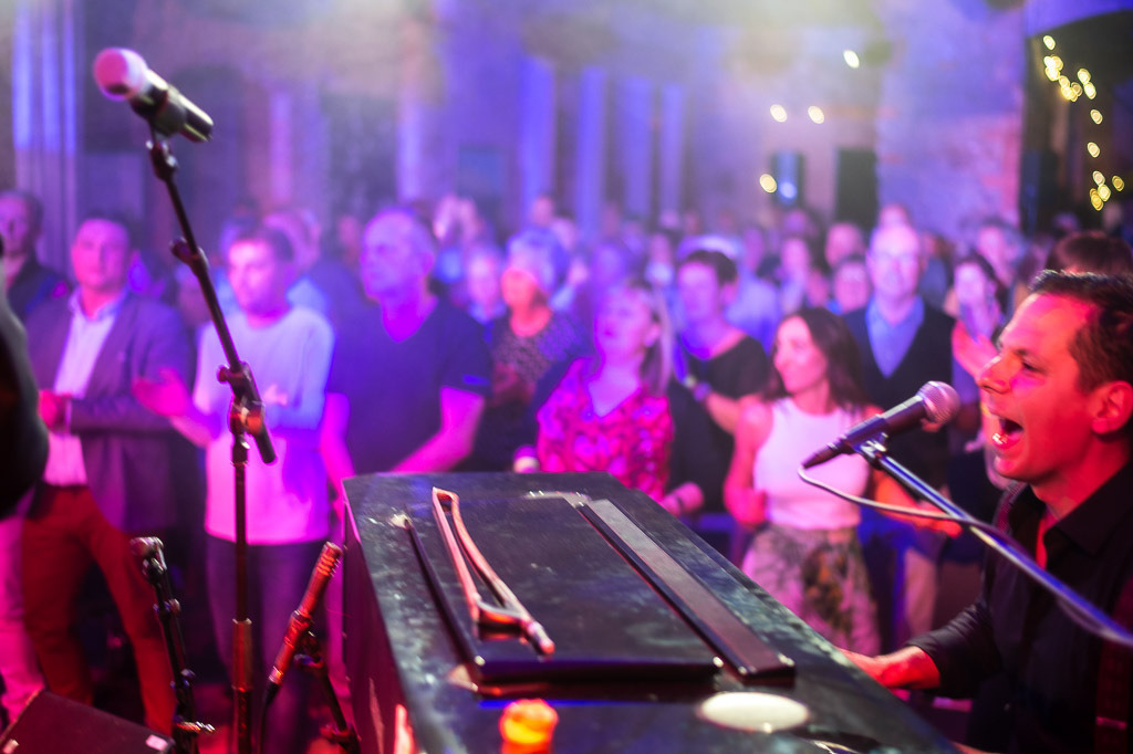 Tango meets Cuba | Tango meets Cuba mit den Klazz Brothers & Cuba Percussion im Forte Belvedere Leisnig zum Festival Hallo Leisnig 2022. - Realisiert mit Pictrs.com