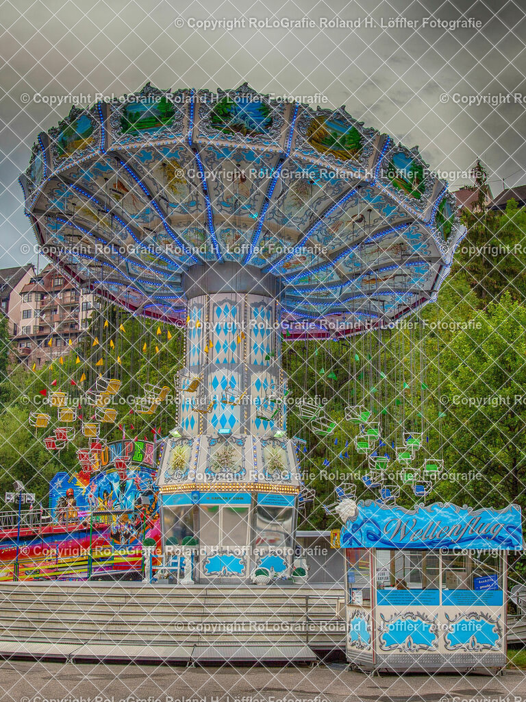 Karussell-bunt | Jahrmarkts Karussell - Realisiert mit Pictrs.com