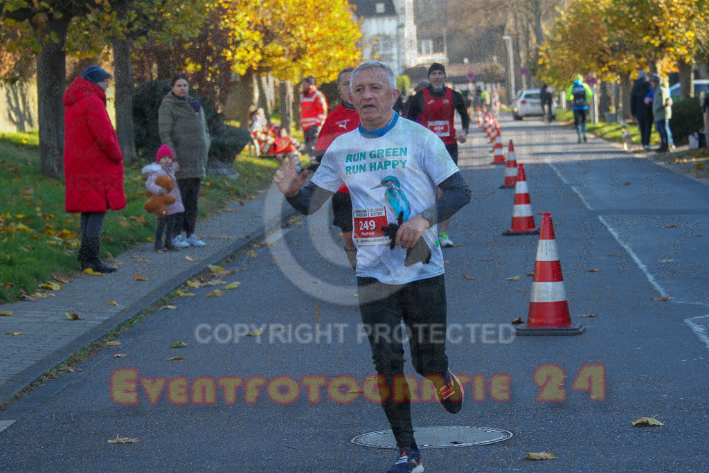 241201_1223_EV4_2278 | Sportfotografie im Rhein-Sieg Kreis, Köln, Bonn, NRW, Rheinland Pfalz, Hessen, etc. Unser Tätigkeitsfeld umfasst den Laufsport vom Volkslauf über den Marathon, Duathlon, Triathon bis zum Ultralauf wie Kölnpfad Ultra oder Schindertrail.