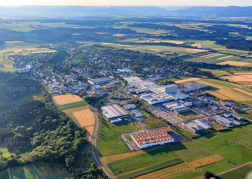 Luftbild: Ortsübersicht aus Westen beim Industriegebiet Maybachstraße mit Flexco Europe GmbH, euroTECH Handling GmbH, chefbeschlag GmbH,. MAFU Group und Blickle Räder+Rollen GmbH u. Co. KG im Ortsteil Bickelsberg in Rosenfeld im Bundesland Baden-Württemberg in Deutschland. Foto: IMG_148826.jpg vom 28.06.2025 durch Werner Riehm/FLY-FOTO.deWWW.FLEXCO.COM